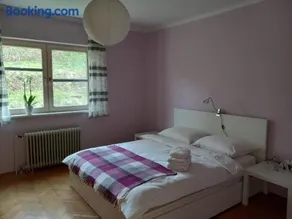 Lovely 2-bedroom appartment with free parking - Image 2