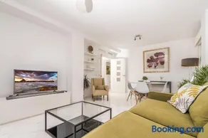 Beautiful Apartment, 350m from the Arenal beach, sleeps 6, private covered parking, 2 outdoor terraces - Image 1