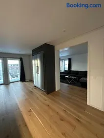 Luxury Apartment,close to city - Image 5