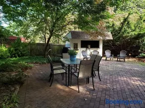 Spacious Antique Charm Home by Leavetown Vacations - Image 3
