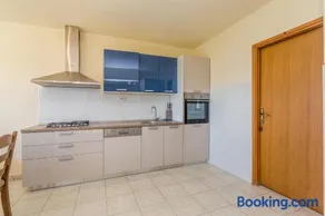Apartment Annie - Image 3