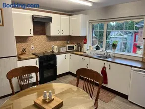 Comfortable and Convenient 4 Bedroom Home - Image 5