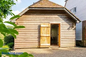 The Annex is in the beautiful Ashdown Forest - Image 4
