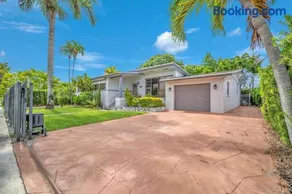 Modern Miami Oversized 3 Bedroom in Central Location - Image 2