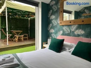 Stylish Coastal Retreat with Hot Tub & Log Burner in Margate - Image 5