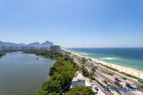 Vista DE CINEMA do 19 andar da Praia BARRA da TIJUCA - Portaria 24h, Estacionamento, Wi-Fi 35mbps, Ar Condicionado - BANHEIRO RECEM REFORMADO - Image 2