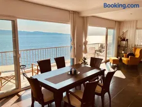 Blue Beach Villa with BBQ, Wifi and Stunning View - Image 2