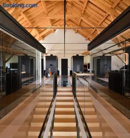 Chateau De Neydens in Toronto - Image 5