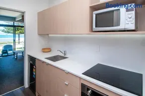 Whispering Sands Beachfront Motel - Image 3