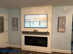 Dockside Dreamz- Lakefront duplex with dock and beach - sleeps 12 - Image 3