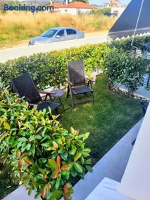 Paralia Ofriniou Iro Residence - Starlink net, Courtyard, Naturally Shaded Terrace, 100m from Beach and Top Taverns - Image 4