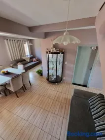 Quarto confortável com banheiro privativo em aconchegante residência - Image 5