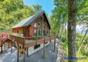 Experience serene mountain views at Hazey View - Image 1