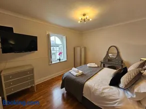 Lakeview Apartment, central location, Sea and Lake view, free parking & WiFi - Image 4