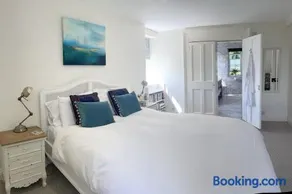 Welcome to Hazelwood, The Mount Somerton Apartment - modern and fully equipped, Private off-street parking, Near Glastonbury Tor, The spectacular Wells Cathedral, Stourhead, Sherborne Abbey, Millfield School, Clark's Village - Image 2