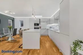 Great spacious house with parking and garden - Image 2