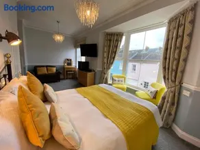 Sunnybank Guesthouse - Image 1
