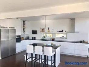 Topnotch House In The Most Fashionable Surrounding - Image 2