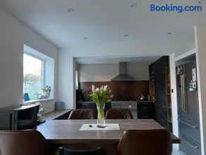 Modern and Cozy Retreat in Abingdon - Oxford- Sleeps 4 in a Quiet Location - Image 3