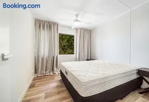 Coastal Convenience in Mudjimba, 1 Bed Apartment - Image 1