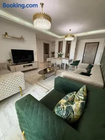 Élégant appartement avec parking privé proche aéroport et centre ville Tunis Laouina - Image 1