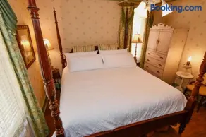Peddler's Pad at The Historic Eureka Inn and Event Center - Image 2