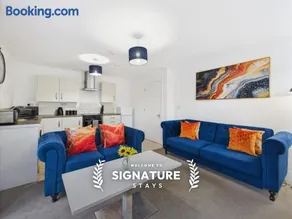 Saxon Home by Signature Stays - Pool & Gym Access - Parking - Image 1