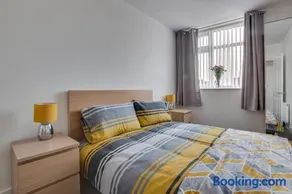 Jackson Court Apartment 2 - Image 4
