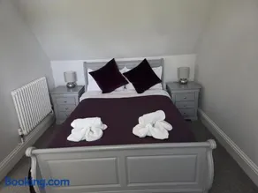 Little George - Image 5