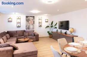 Stijlvol appartement met jacuzzi & sauna - Image 1