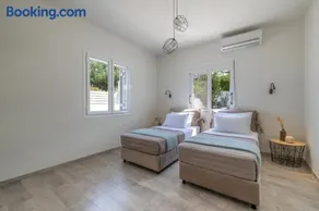 Amy's Seaside Oasis - Image 4
