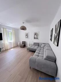Park Emanuel Apartment - Image 1