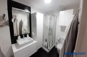 Apartamento con vistas al mar y playa enfrente - Image 4