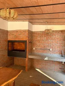 Monoambiente moderno con balcón, piscina en Luque - Image 5