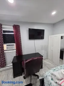 Queen Royal Studio - Image 4