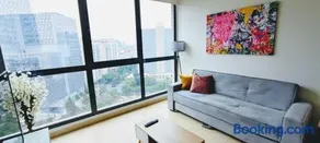 Stylish High-Rise Escape Pool, Hot Tub & Cinema - Image 2