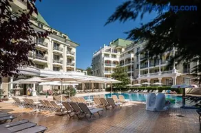 Romance Hotel and Family Suites - Image 4