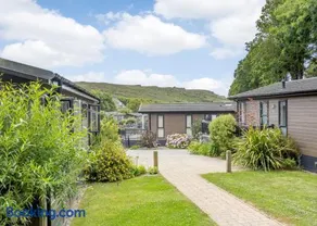 Mullion Cove Coastal Retreat - Image 5