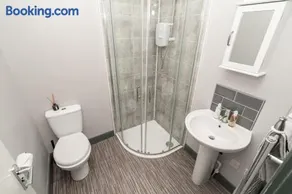Beautiful 2 Bedroom Apartment in Fleetwood - Image 2