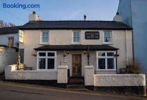Manorbier Castle Inn Bay Room - Image 3