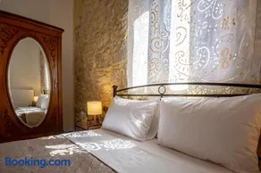 Kalomiris Avli Suite - Image 3