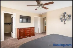 4 bedroom North Las Vegas with pool - Image 3