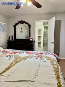 West PHX Cozy king suit with private bathroom Inside a house - Image 4