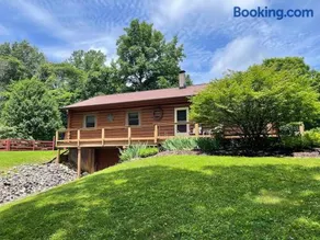 Relaxing Family Cabin with Pool &Hot Tub! Sleeps 5! - Image 1