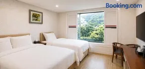 Evergreen Tourist Hotel - Image 4
