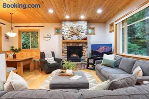 Snowline Hillside Chalet - Image 1