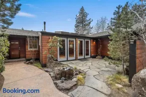 Bluebird Day - Trenton View, Experience luxury, 4-bedroom home in Bend, OR. Hot tub! - Image 4
