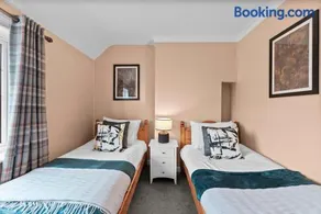 Perfect Home near Cotswolds - Sleeps 6 - Image 2