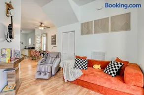 Duplex in Savannah - Near Downtown - 4 King Beds & Massage Chair - Image 1