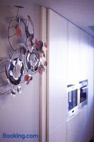 Piso moderno, céntrico y con garaje gratis - Image 1
